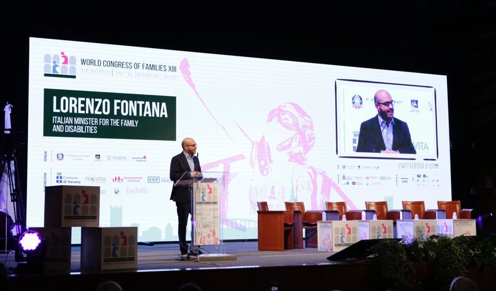 Foto del ministro Fontana al congresso